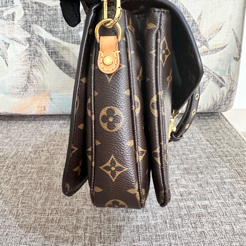 LV熱門經典郵差包metis-2