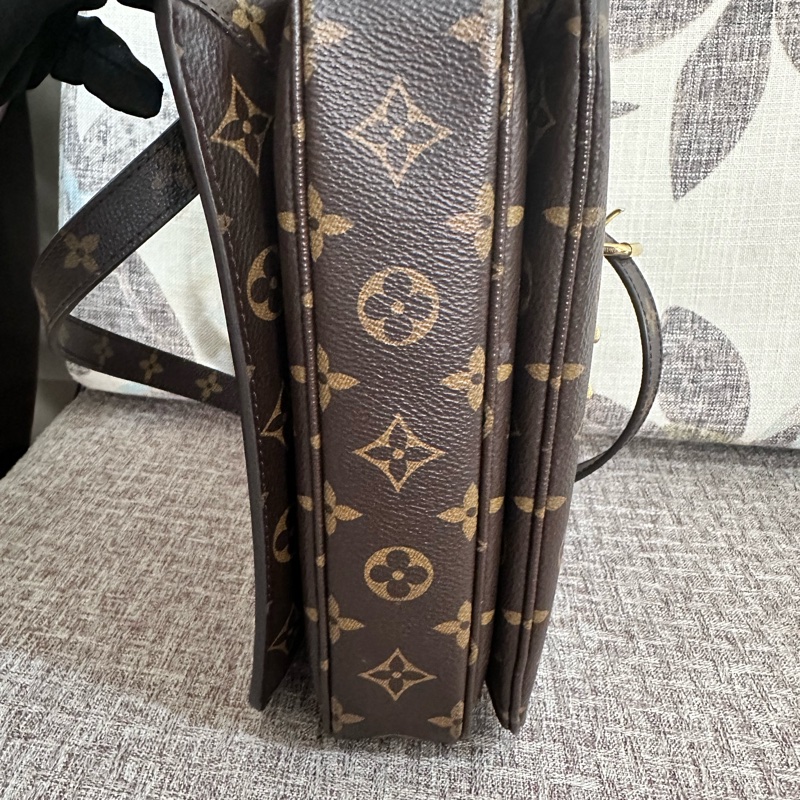 LV熱門經典郵差包metis-3