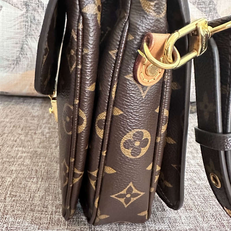 LV熱門經典郵差包metis-4