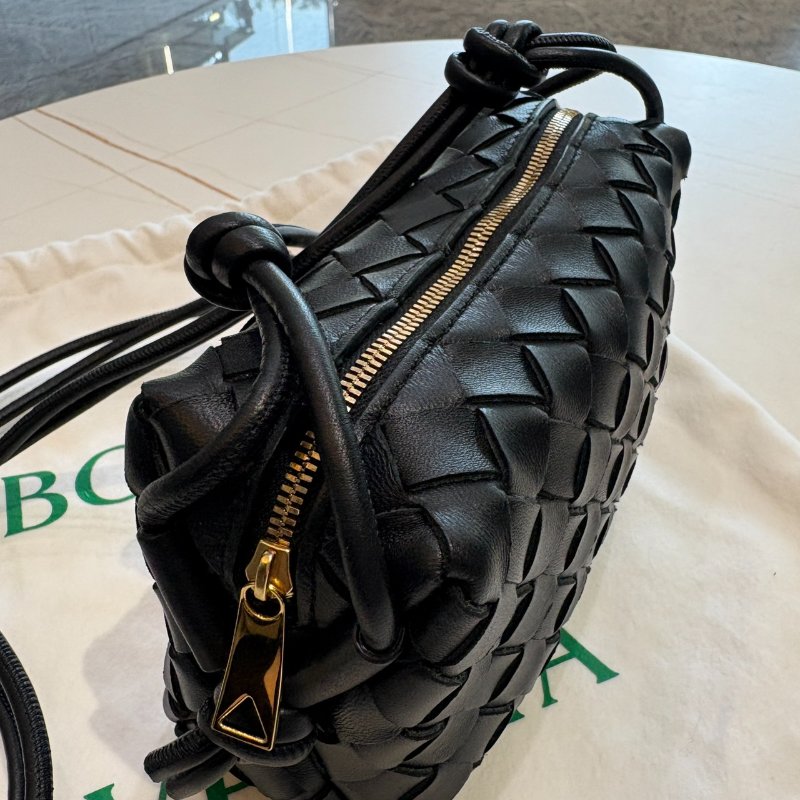 BOTTEGA VENETA Candy Loop 小羊皮迷你相機包-1