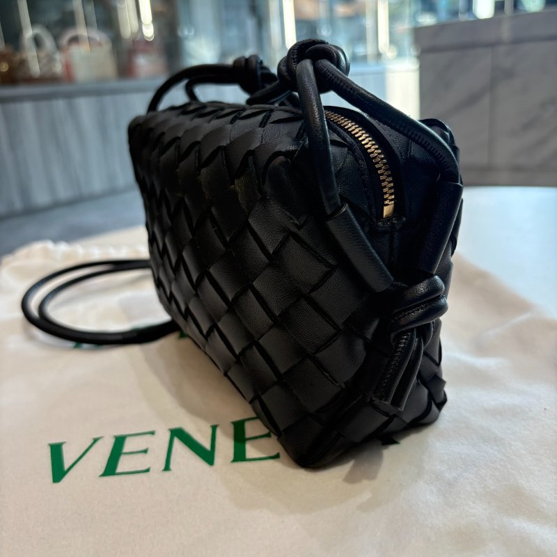 BOTTEGA VENETA Candy Loop 小羊皮迷你相機包-2