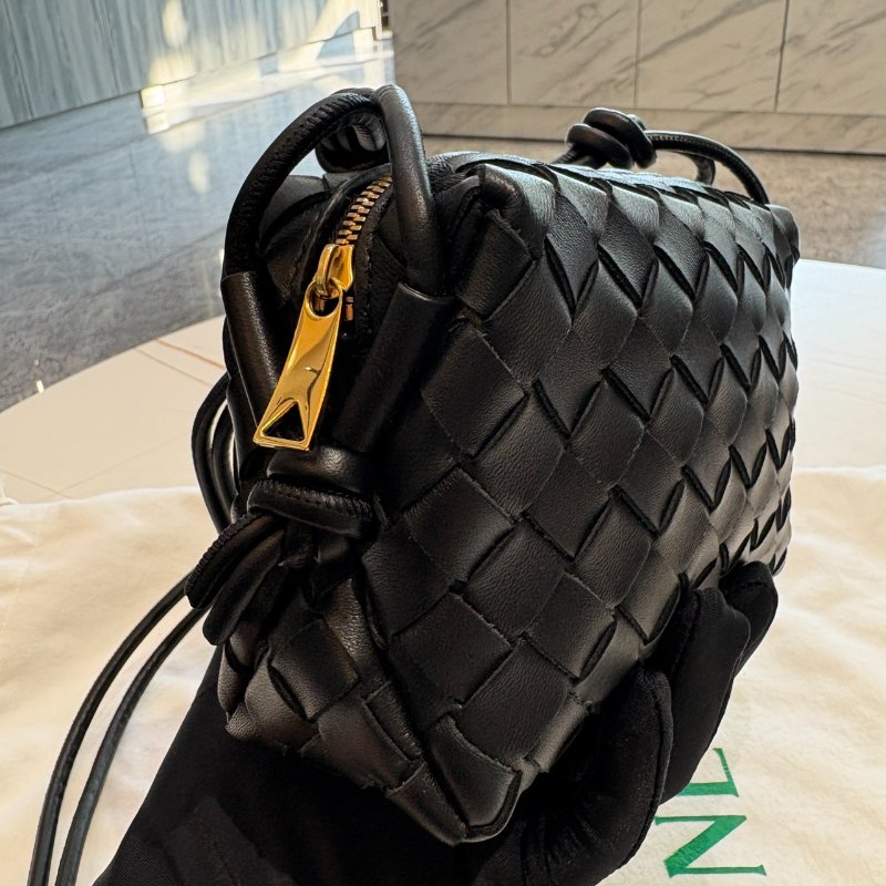 BOTTEGA VENETA Candy Loop 小羊皮迷你相機包-3