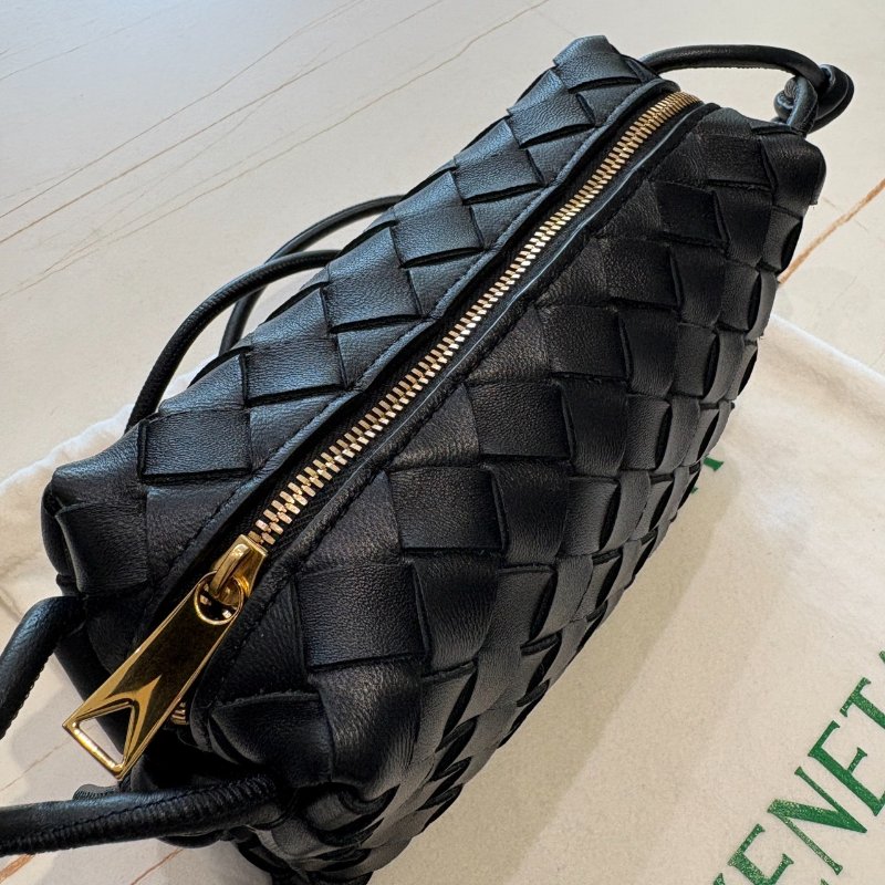 BOTTEGA VENETA Candy Loop 小羊皮迷你相機包-4