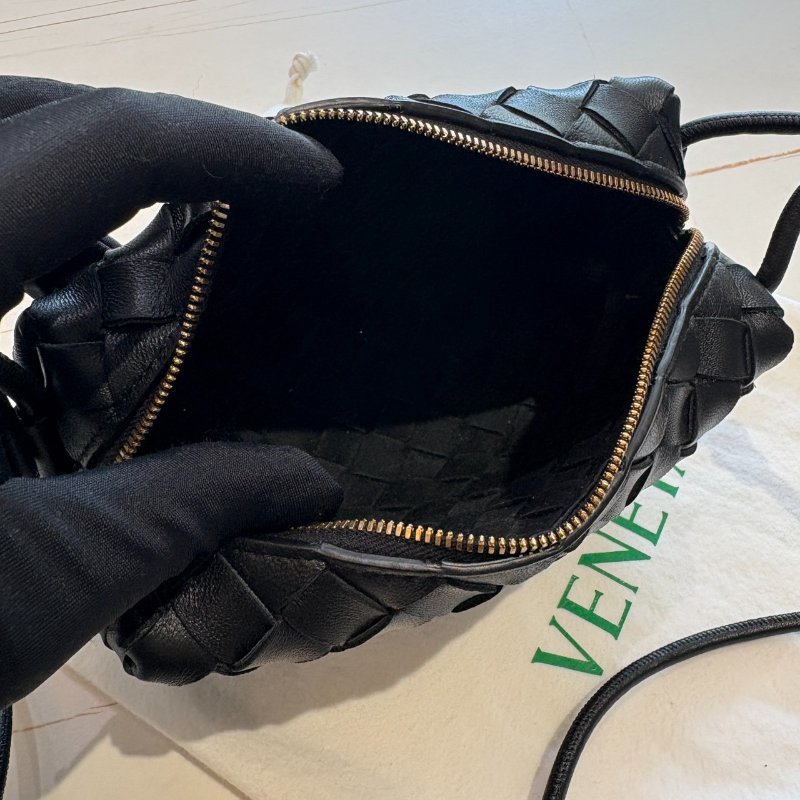 BOTTEGA VENETA Candy Loop 小羊皮迷你相機包-5