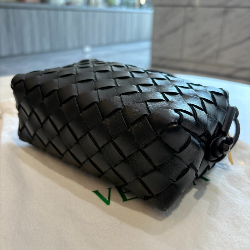 BOTTEGA VENETA Candy Loop 小羊皮迷你相機包-6