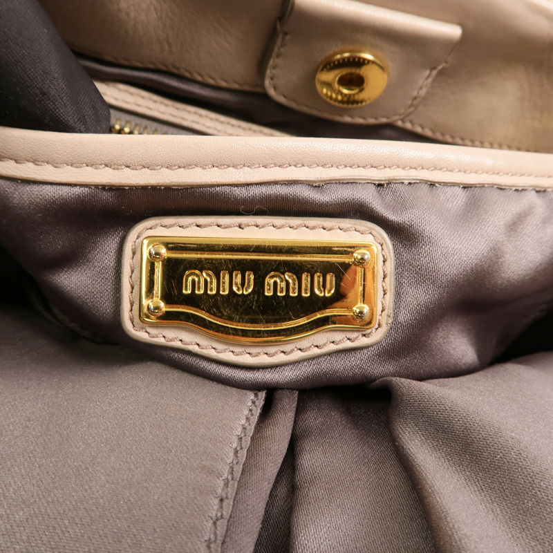 Miu Miu 牛皮皮革Vitello Lux Hobo金扣手挽袋-5
