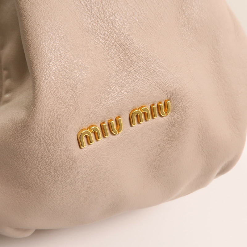 Miu Miu 牛皮皮革Vitello Lux Hobo金扣手挽袋-7