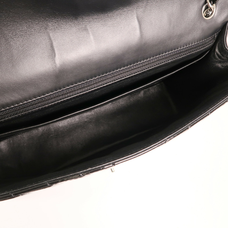 CHANEL 漆皮皮革Maxi Classic銀扣鏈帶肩背袋-4