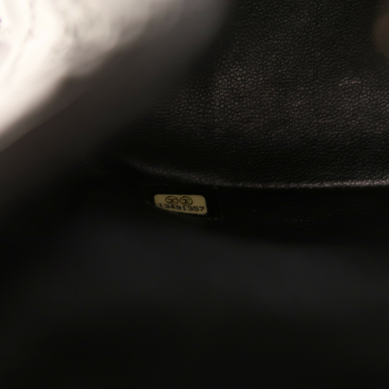 CHANEL 漆皮皮革Maxi Classic銀扣鏈帶肩背袋-6