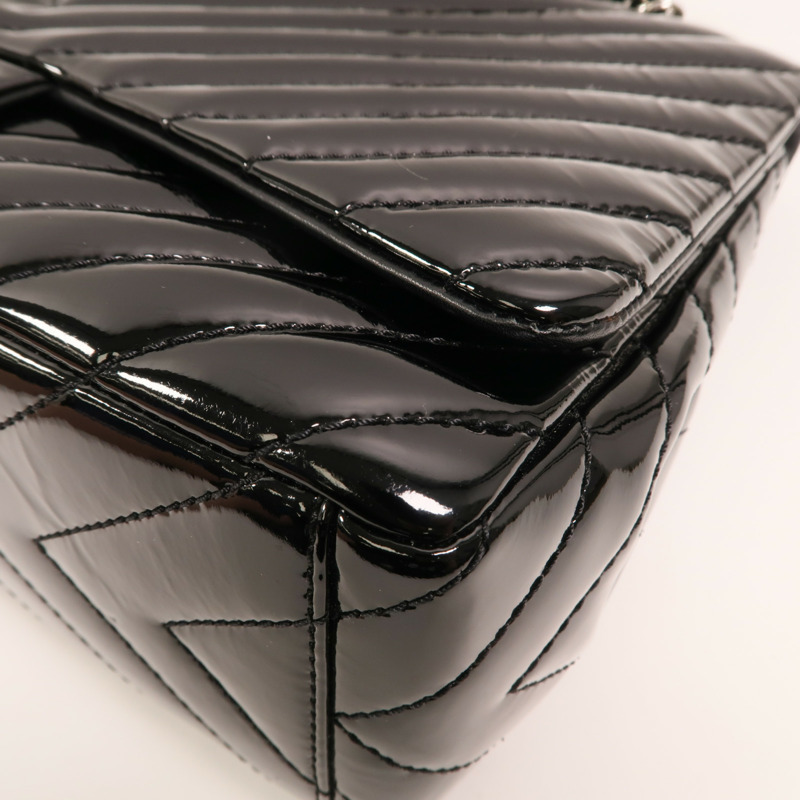CHANEL 漆皮皮革Maxi Classic銀扣鏈帶肩背袋-10