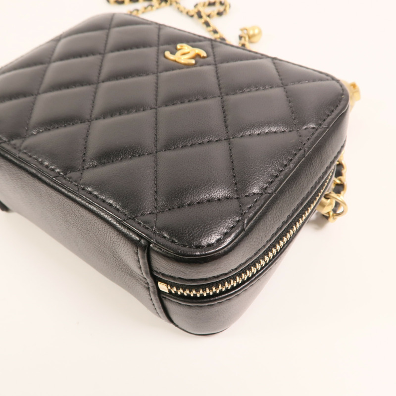 CHANEL 羊皮皮革Camera Bag With Pearl Crush金扣鏈帶肩背袋-10