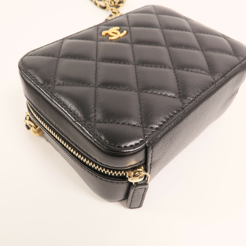 CHANEL 羊皮皮革Camera Bag With Pearl Crush金扣鏈帶肩背袋-11
