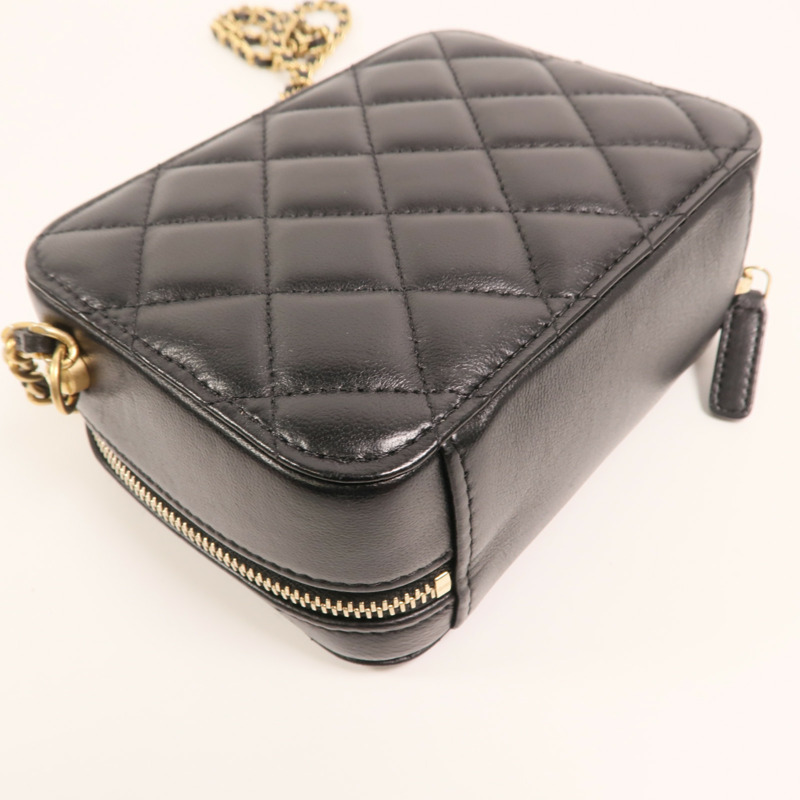 CHANEL 羊皮皮革Camera Bag With Pearl Crush金扣鏈帶肩背袋-13