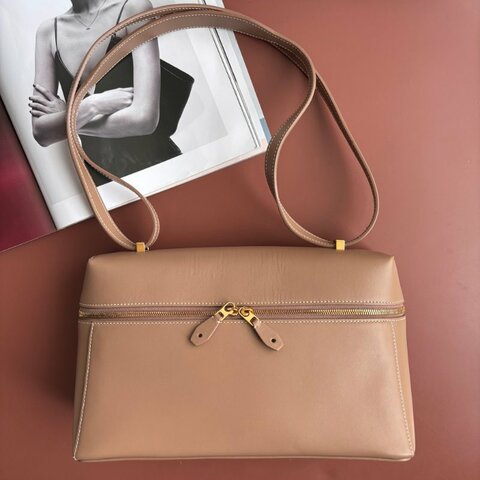 ::LORO PIANA:: EXTRA BAG L27 諾悠翩雅 卡其色風衣色光滑小牛皮 斜背包 肩背包