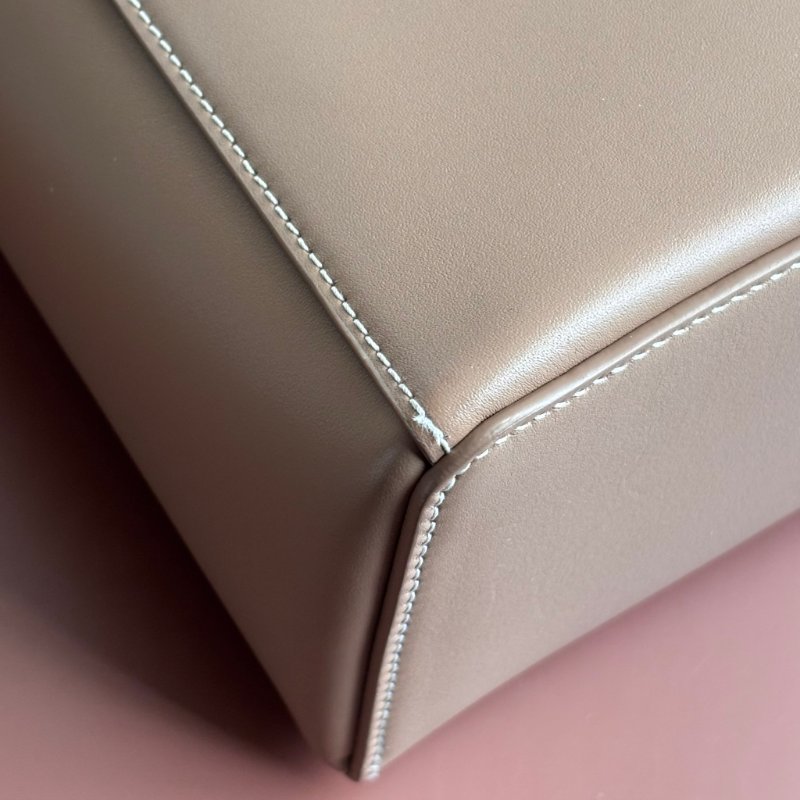 ::LORO PIANA:: EXTRA BAG L27 諾悠翩雅 卡其色風衣色光滑小牛皮 斜背包 肩背包-8