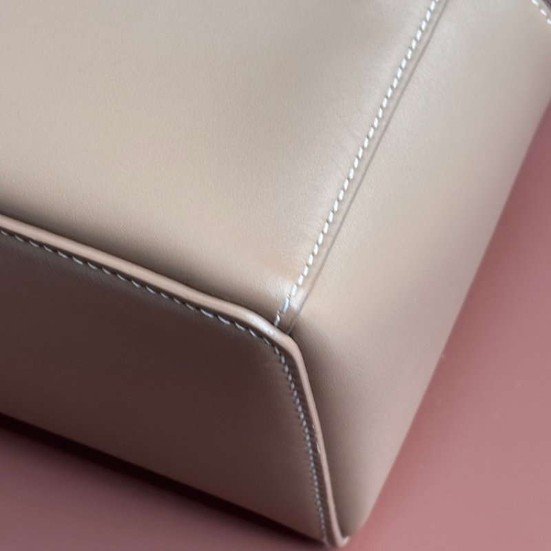 ::LORO PIANA:: EXTRA BAG L27 諾悠翩雅 卡其色風衣色光滑小牛皮 斜背包 肩背包-9