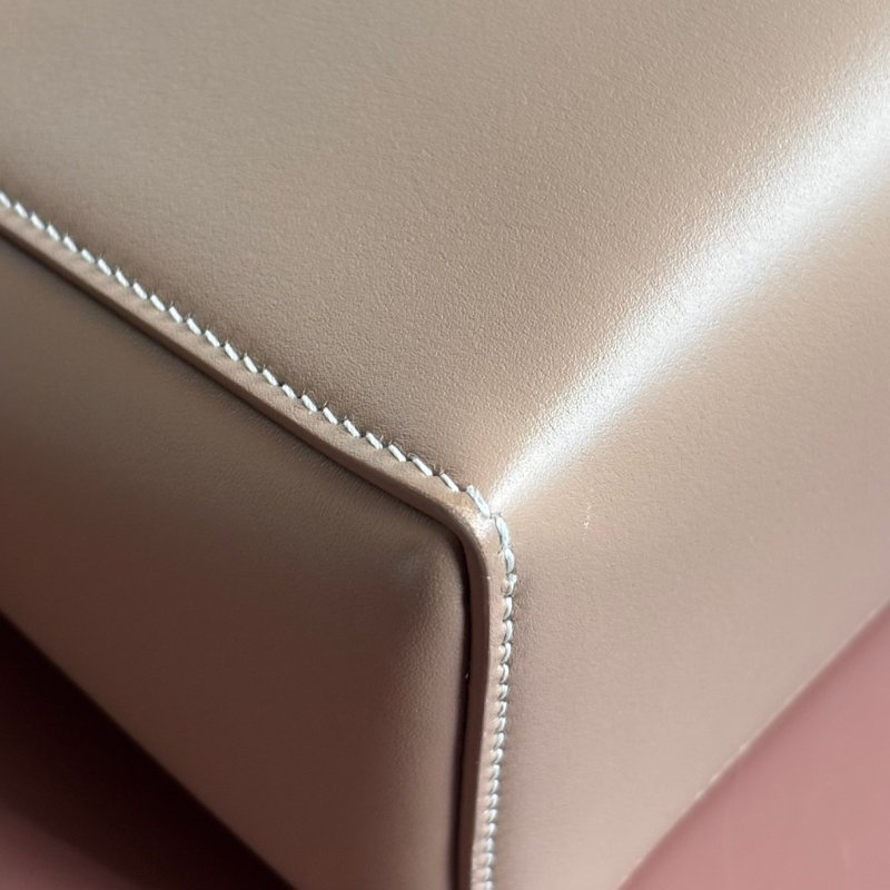 ::LORO PIANA:: EXTRA BAG L27 諾悠翩雅 卡其色風衣色光滑小牛皮 斜背包 肩背包-10