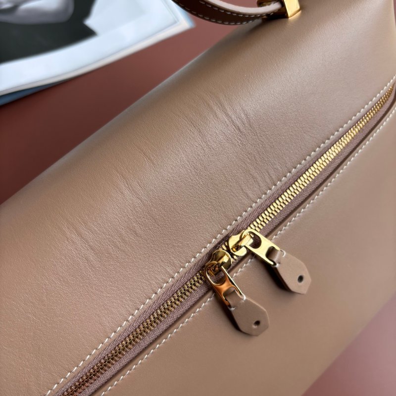 ::LORO PIANA:: EXTRA BAG L27 諾悠翩雅 卡其色風衣色光滑小牛皮 斜背包 肩背包-11