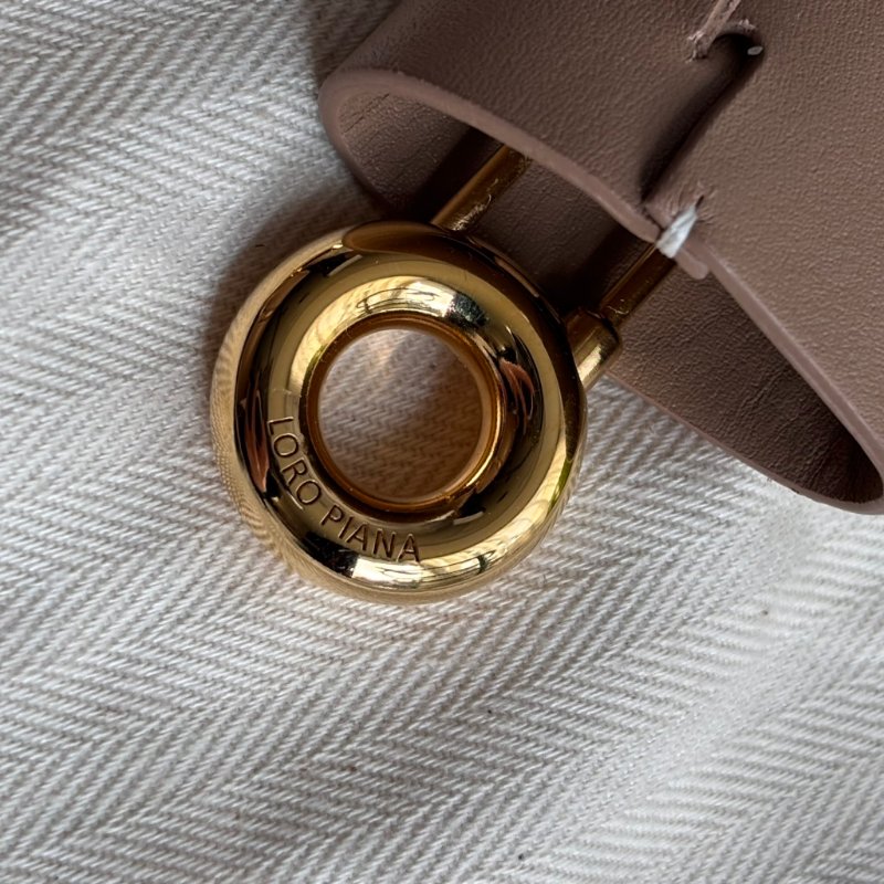 ::LORO PIANA:: EXTRA BAG L27 諾悠翩雅 卡其色風衣色光滑小牛皮 斜背包 肩背包-26
