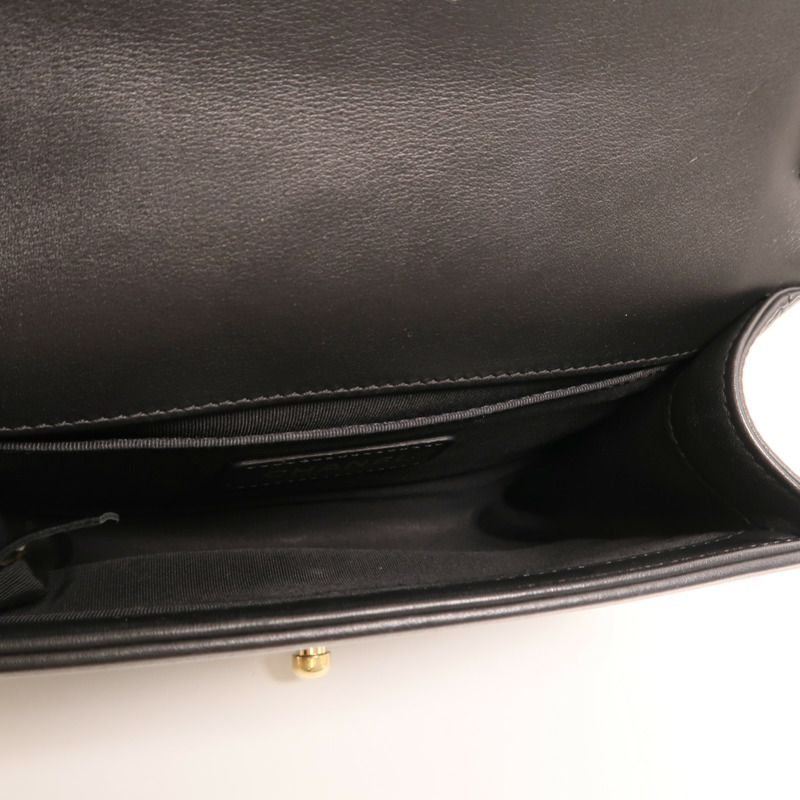 CHANEL 羊皮皮革Boy 20金扣鏈帶肩背袋-4