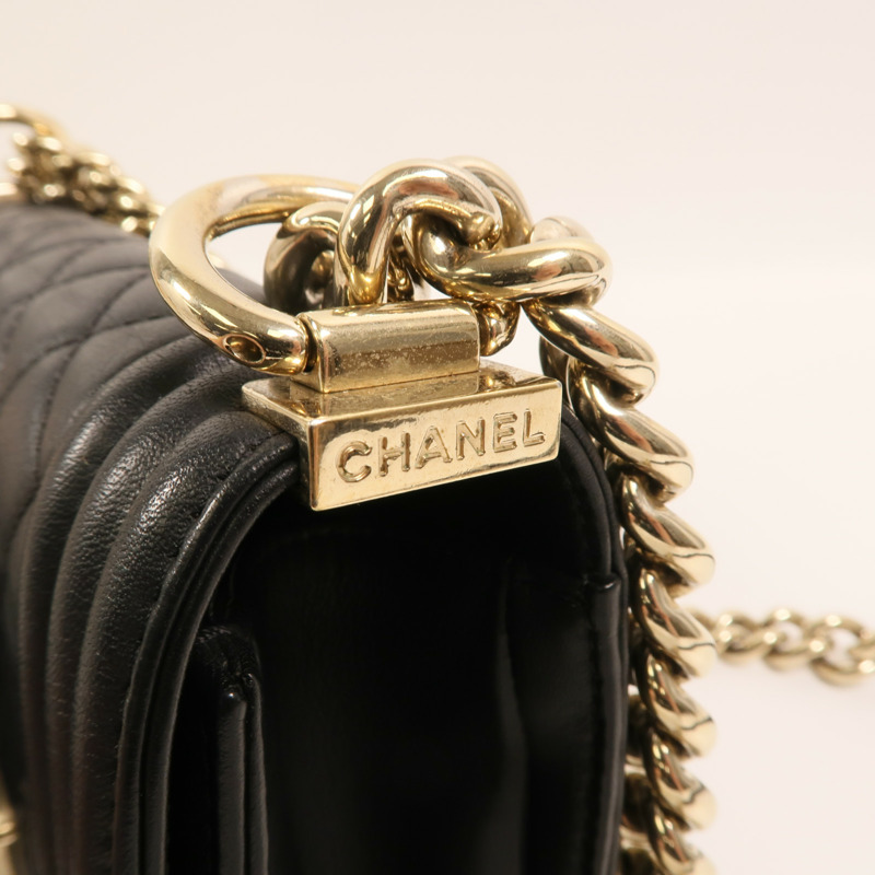 CHANEL 羊皮皮革Boy 20金扣鏈帶肩背袋-8