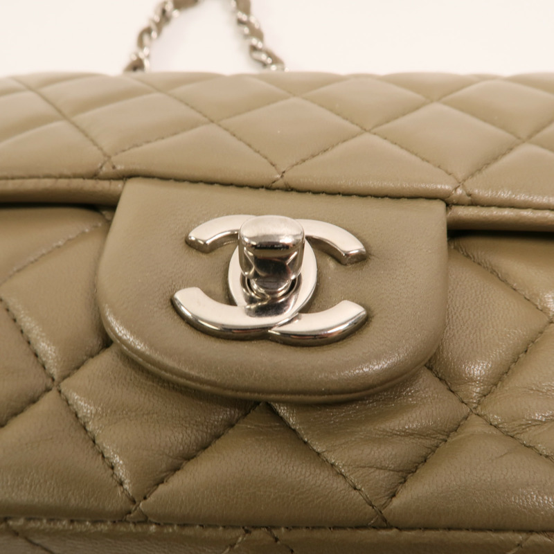 CHANEL 羊皮皮革Mini Classic 20銀扣鏈帶肩背袋-10