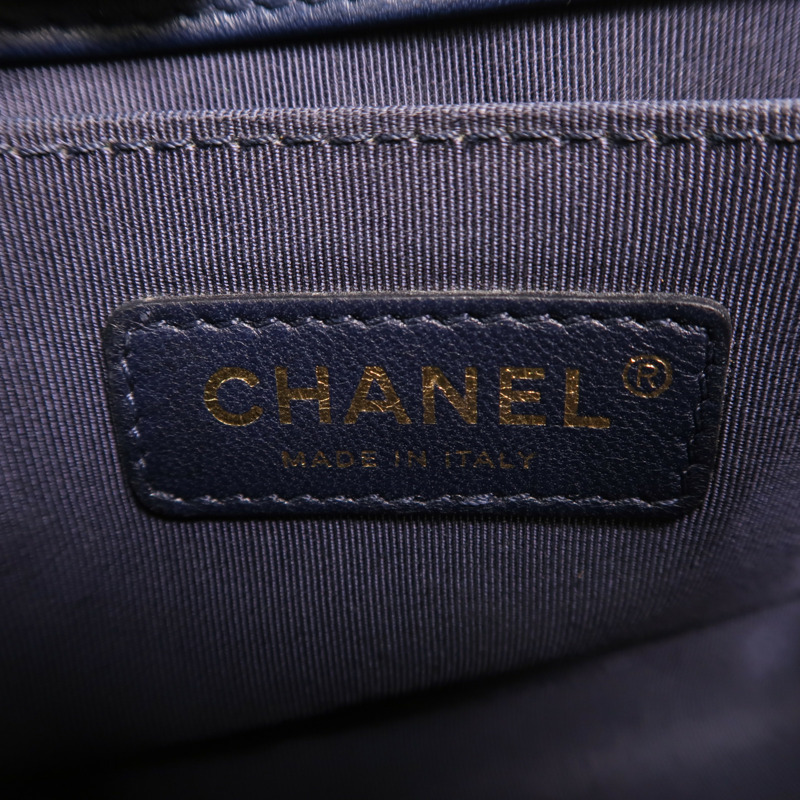 CHANEL 羊皮皮革Boy 20金扣鏈帶肩背袋-5