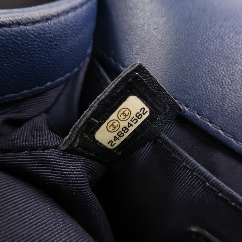 CHANEL 羊皮皮革Boy 20金扣鏈帶肩背袋-6