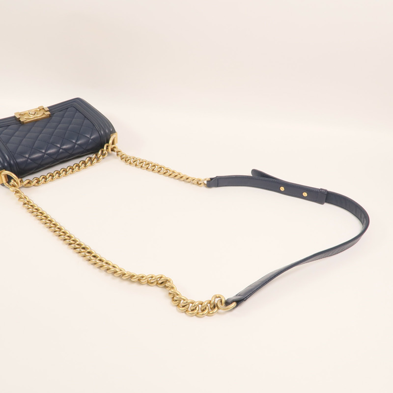 CHANEL 羊皮皮革Boy 20金扣鏈帶肩背袋-7