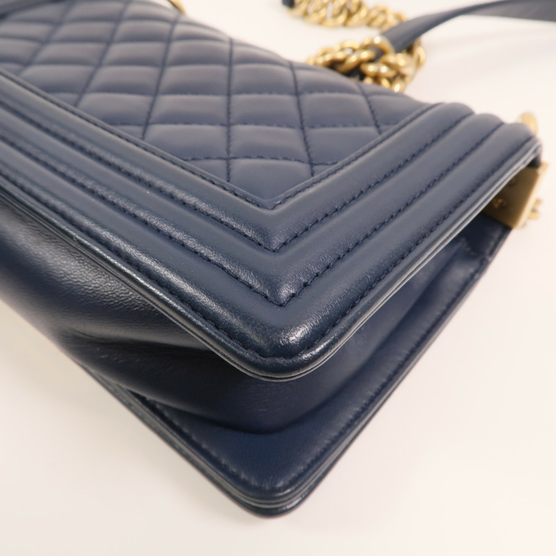 CHANEL 羊皮皮革Boy 20金扣鏈帶肩背袋-12