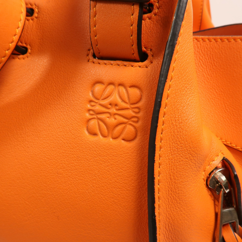 LOEWE 牛皮皮革Hammock Small銀扣手挽肩背兩用袋-9