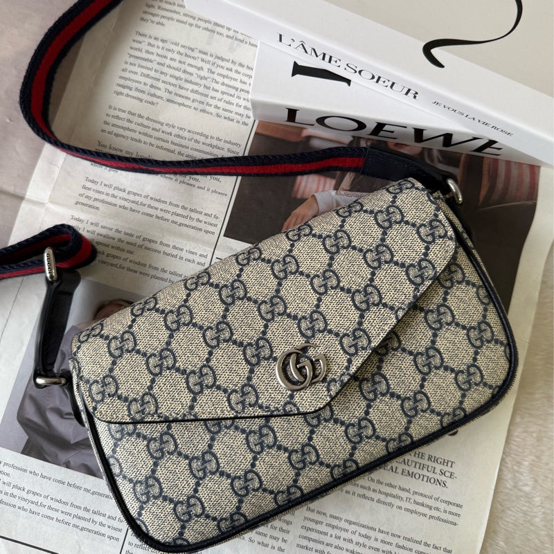 Ophidia 塗層帆布及藍紅織帶信封式迷你斜背包(米色/烏木色)-0