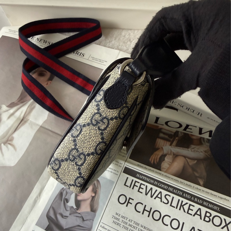 Ophidia 塗層帆布及藍紅織帶信封式迷你斜背包(米色/烏木色)-2