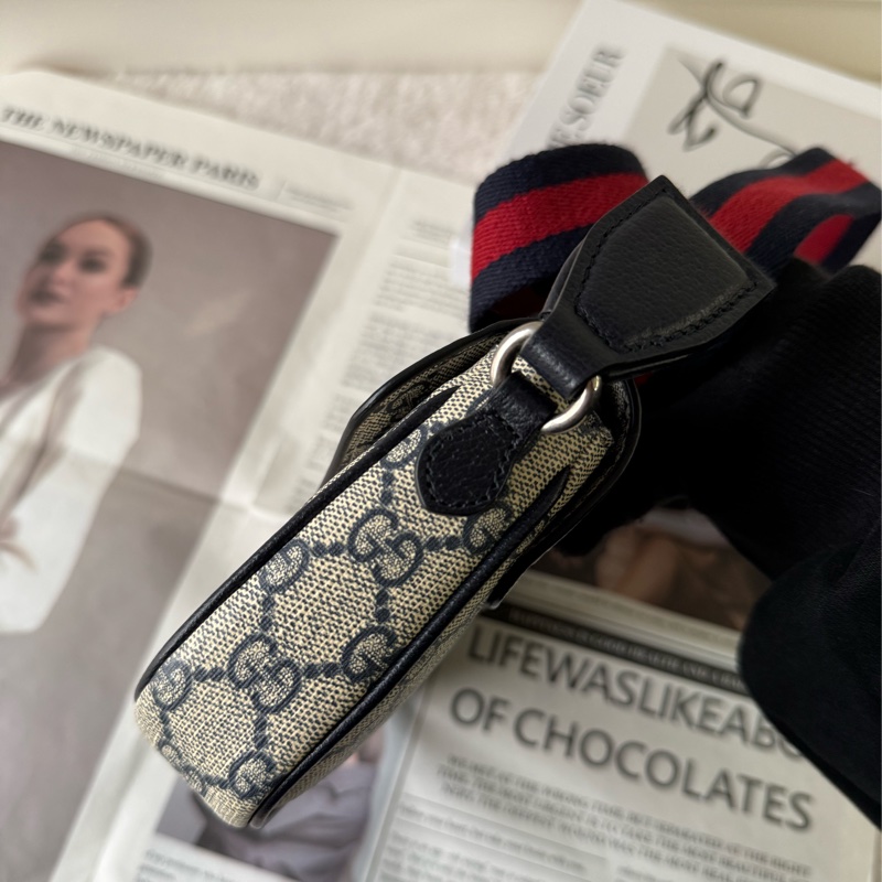 Ophidia 塗層帆布及藍紅織帶信封式迷你斜背包(米色/烏木色)-4