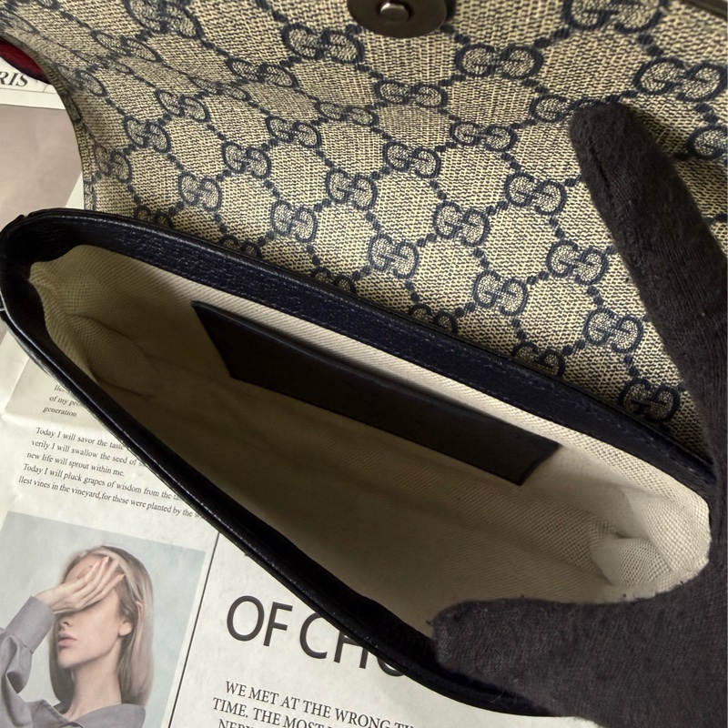 Ophidia 塗層帆布及藍紅織帶信封式迷你斜背包(米色/烏木色)-6