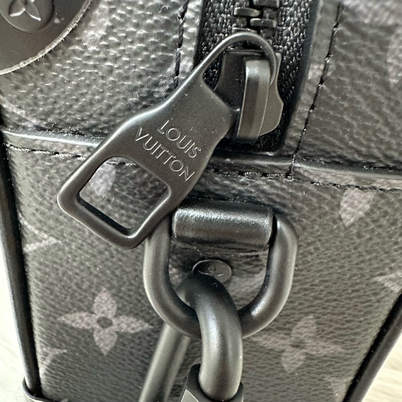 LV m44735 黑色老花黑釦mini soft trunk 軟盒子-5