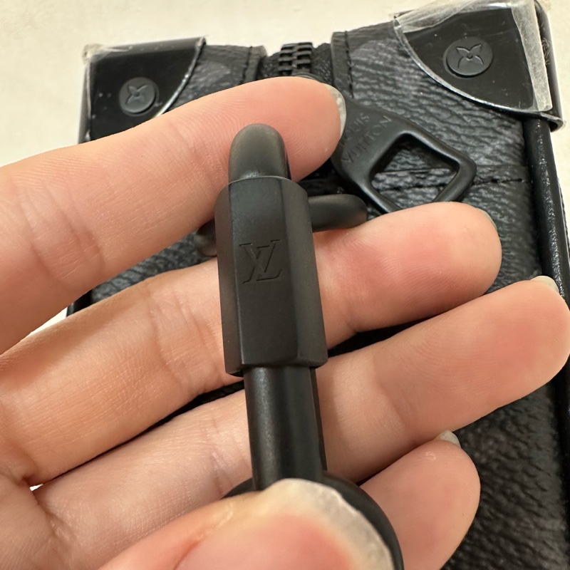 LV m44735 黑色老花黑釦mini soft trunk 軟盒子-6