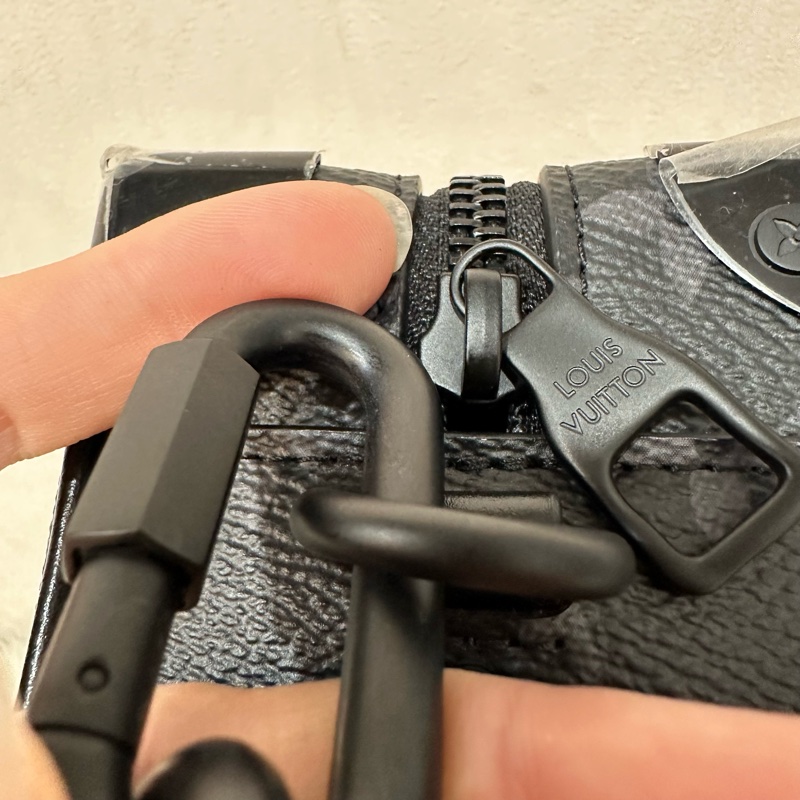 LV m44735 黑色老花黑釦mini soft trunk 軟盒子-8