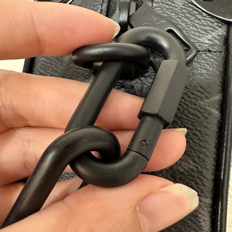 LV m44735 黑色老花黑釦mini soft trunk 軟盒子-9