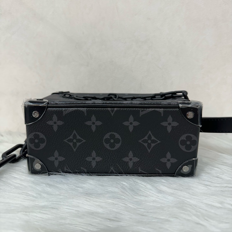 LV m44735 黑色老花黑釦mini soft trunk 軟盒子-10