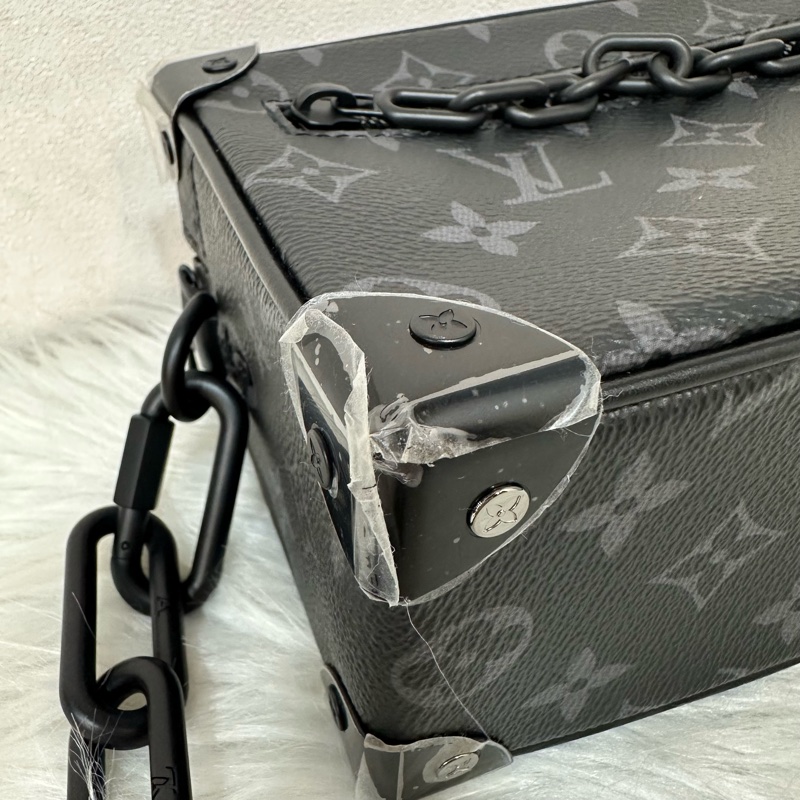 LV m44735 黑色老花黑釦mini soft trunk 軟盒子-11