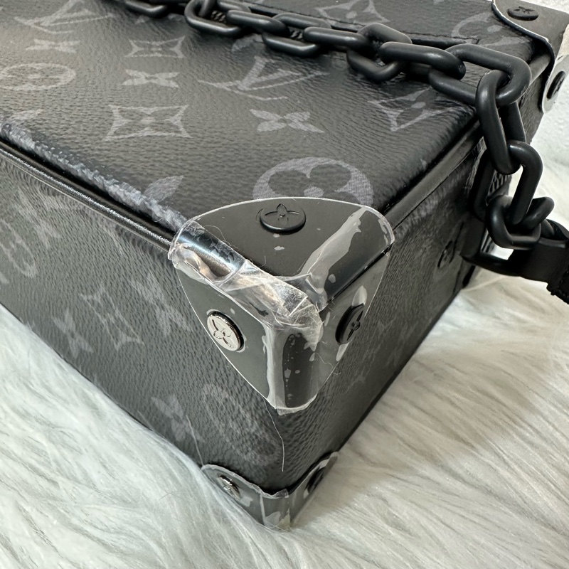 LV m44735 黑色老花黑釦mini soft trunk 軟盒子-12