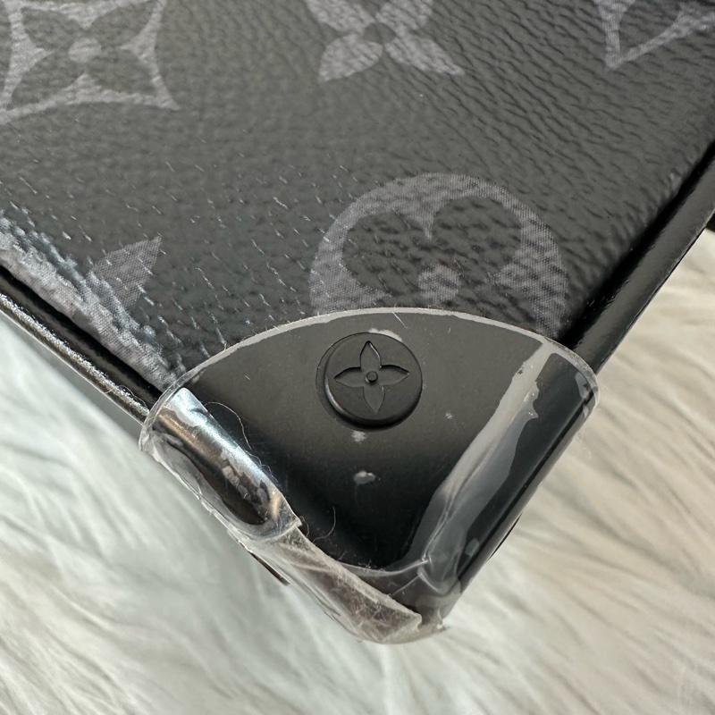 LV m44735 黑色老花黑釦mini soft trunk 軟盒子-13