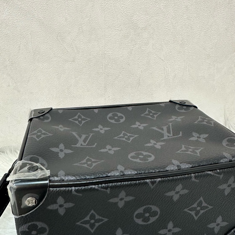 LV m44735 黑色老花黑釦mini soft trunk 軟盒子-14