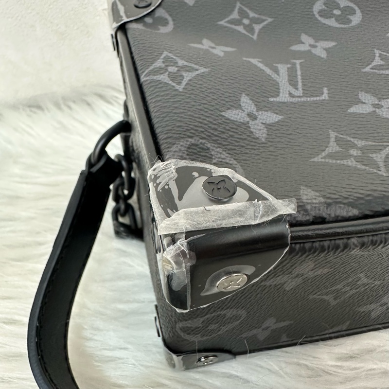 LV m44735 黑色老花黑釦mini soft trunk 軟盒子-15