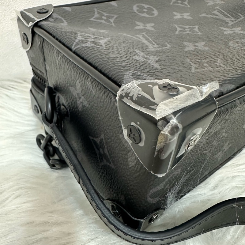 LV m44735 黑色老花黑釦mini soft trunk 軟盒子-17