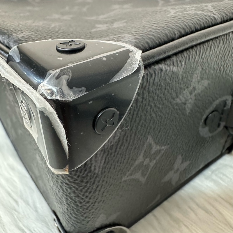 LV m44735 黑色老花黑釦mini soft trunk 軟盒子-19