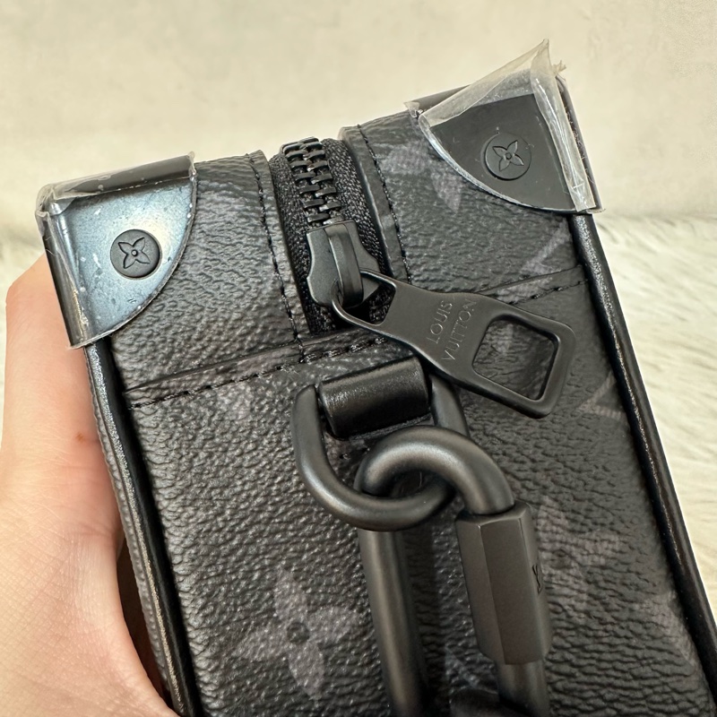 LV m44735 黑色老花黑釦mini soft trunk 軟盒子-23