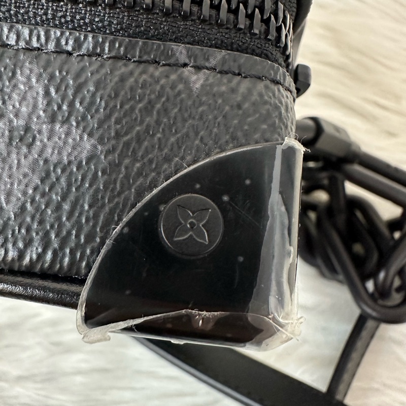 LV m44735 黑色老花黑釦mini soft trunk 軟盒子-24