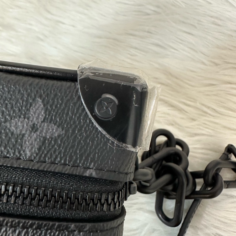 LV m44735 黑色老花黑釦mini soft trunk 軟盒子-25